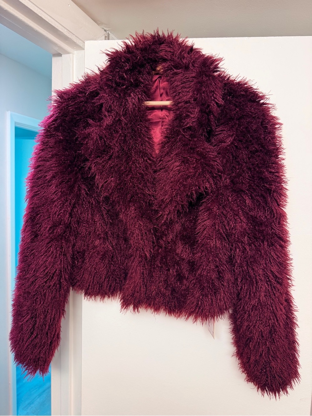 Women's Commense Fuzzy Faux Fur Short Coat Size:
Large
